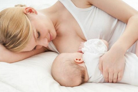 吃几口奶就睡着了，宝宝到能吃饱吗？_儿童护理睡着了-几口-尤其是