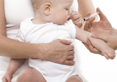 宝宝每次打针都哭闹怎么办_疫苗接种-儿童护理疫苗-医生-孩子
