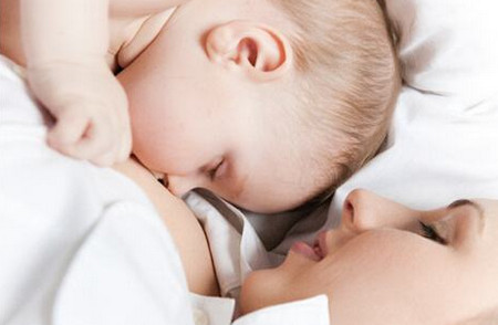 母乳喂养很难坚持吗？下面解答哺乳期会遇到的困扰_母乳喂养母乳-分泌-保证