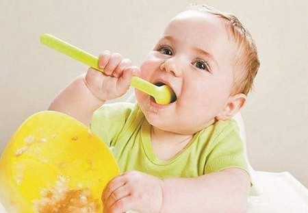 给宝宝添加辅食，需遵循这7个原则！_儿童护理给宝宝-喂养-孩子