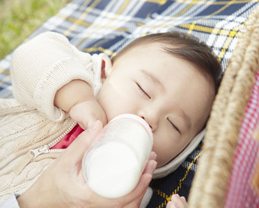 早产儿吐奶是什么原因_早产儿-儿童护理原因-喂奶-宝宝