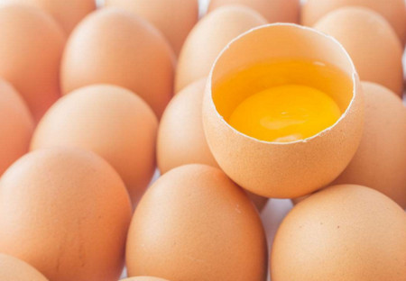 宝宝第一口辅食能吃鸡蛋吗？吃鸡蛋的6个误区_辅食添加-鸡蛋-儿童护理-肉类辅食-错误-碳水化合物