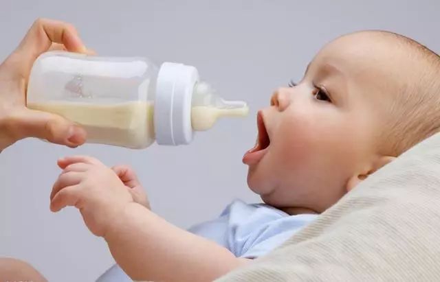 夏季宝宝容易厌奶？或许你需要试试这4个办法！_儿童护理夏季-妈妈-天气