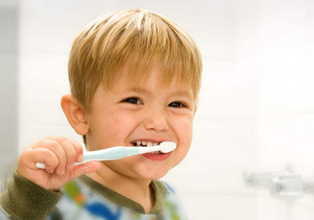 各阶段宝宝该怎样刷牙？你都知道吗？_儿童护理乳牙-牙膏-家长