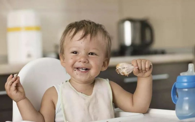 多吃这10样食物，宝宝身高窜一窜！_儿童护理维生素-钙质-骨骼