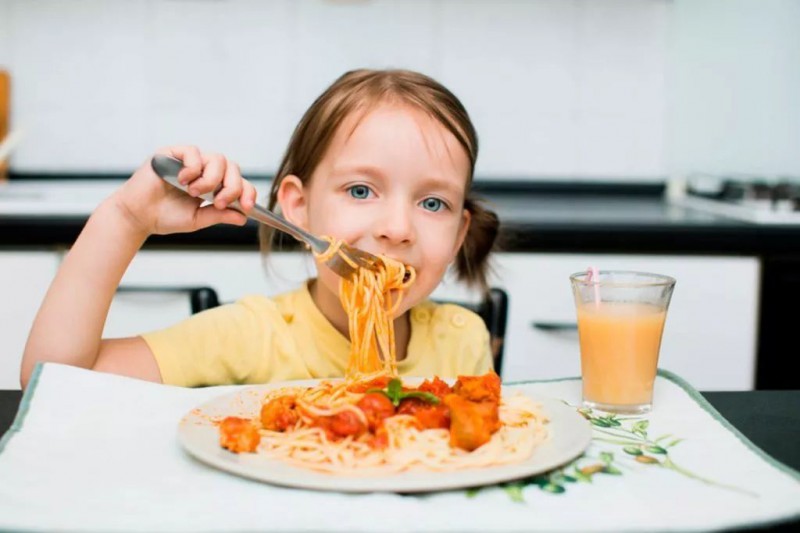 孩子到底能不能吃鸡精、味精、酱油？_调味品离子-孩子-调味品