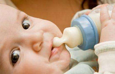 宝宝不吃奶瓶怎么办？有哪些方法能改善？_儿童护理奶嘴-妈妈-喂奶