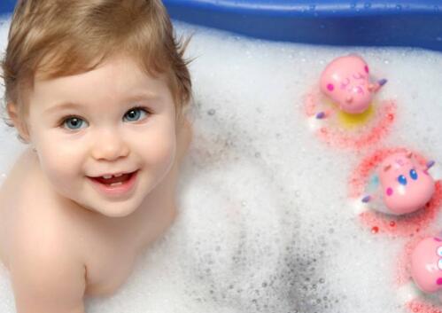 宝宝夏季洗澡有哪些需要注意的_夏天-儿童护理-节日-护理-资讯需要注意-有哪些-水温
