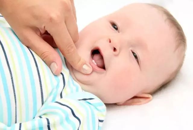 宝宝早出牙好吗？早出牙对宝宝有什么影响？_牙齿护理-儿童护理妈妈-牙齿-牙龈