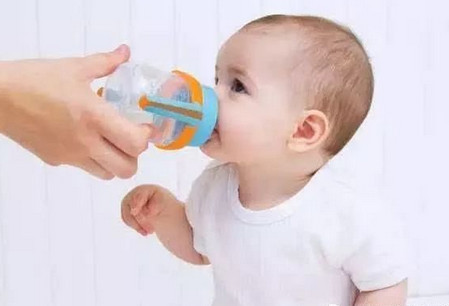 夏天宝宝不爱喝水？这个6个小方法帮助你！_儿童护理的是-喝了-喜欢