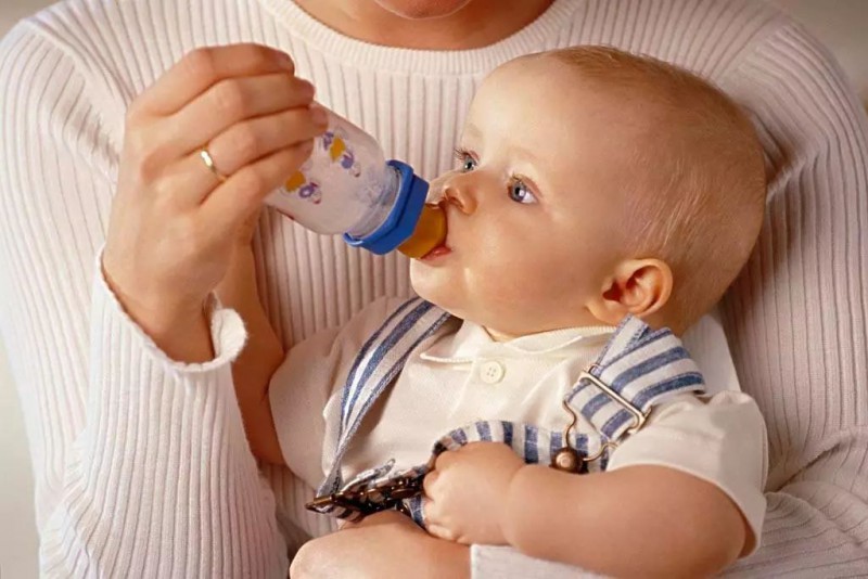 母乳和奶粉要怎么混合喂？你会吗？_儿童护理奶粉-混合-奶嘴