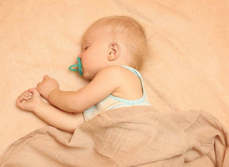 给宝宝创造良好的睡眠环境，需要做到哪几点？_儿童护理孩子-父母-习惯