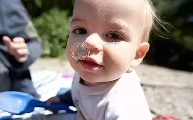 宝宝流鼻涕什么原因，宝宝流鼻涕怎么办_儿童护理流鼻涕-流出-鼻子