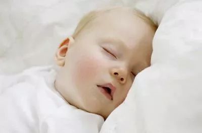 怎么判断宝宝睡眠好不好，怎么训练宝宝睡眠_儿童护理奶嘴-入睡-睡觉