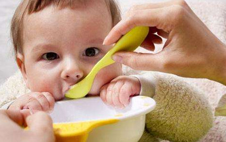 宝宝加了辅食后便秘，拉肚子是什么原因_辅食-便秘-儿童护理便秘-拉肚子-胡萝卜