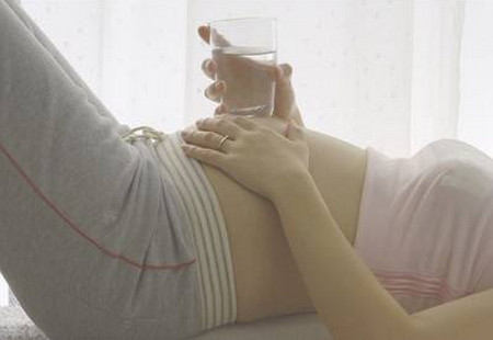 孕妇不能喝什么水？_怀孕护理-怀孕注意事项烧开-水中-就会