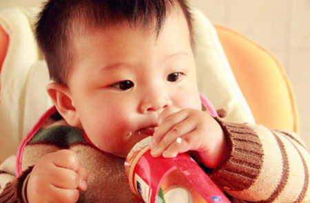 宝宝什么时候可以喝酸奶_儿童护理什么时候-中国-母乳