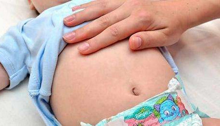 小宝宝腹胀怎样护理_儿童护理胀气-喂养-情况