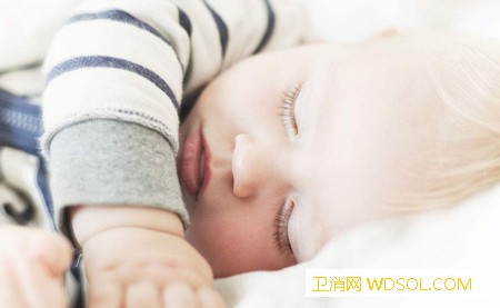 宝宝晚上睡觉总是踢被子是什么原因_儿童护理也会-睡觉-身体