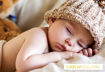 宝宝睡觉时间短怎么办？_儿童护理睡觉-抱起来-安抚