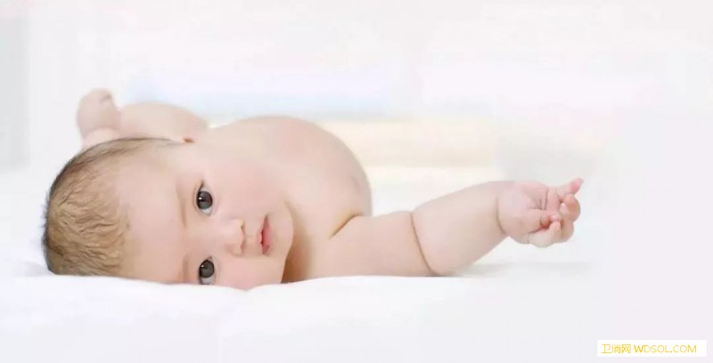 宝宝什么时候能竖抱_月龄-脊椎-颈椎-个月-托住-妈妈-宝宝-