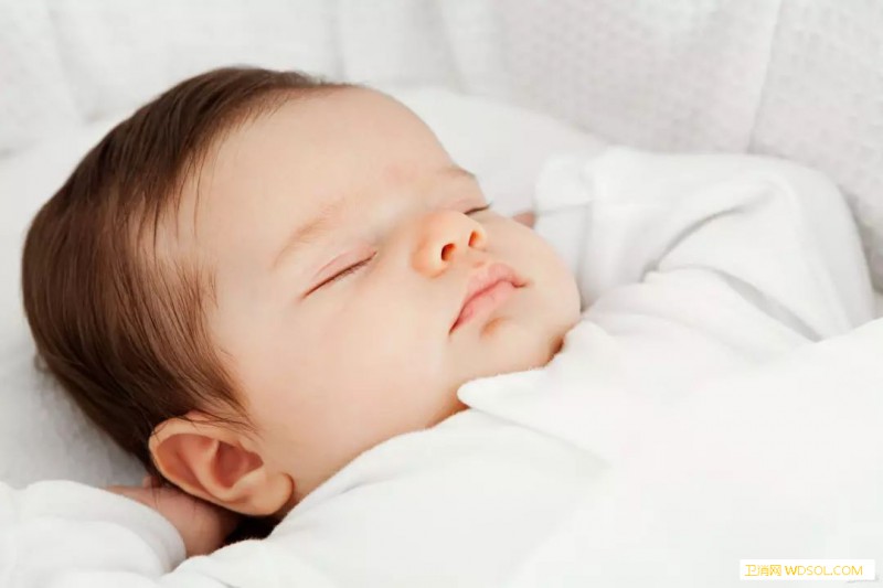 宝宝睡觉出汗多是什么原因_佝偻病-低血糖-甲亢-出汗-