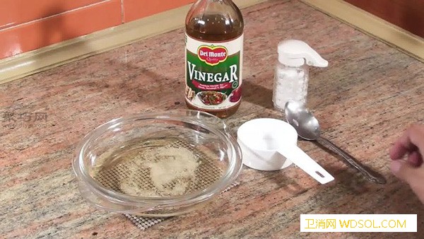 怎么使用醋和盐清洗硬币清洗硬币教程_弱酸-可以用-柠檬汁-浸泡-