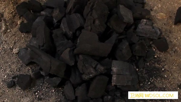 如何使木炭烧的更旺怎样让炭火燃烧得_烤架-炭火-木炭-罐子-