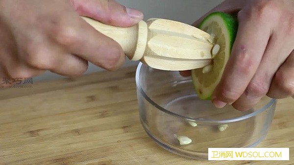 如何防止剥开的香蕉氧化变色香蕉切片_果汁-氧化-香蕉-剥开-