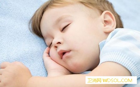 宝宝的睡姿怎么样才正确_睡姿-枕头-姿势-睡觉-
