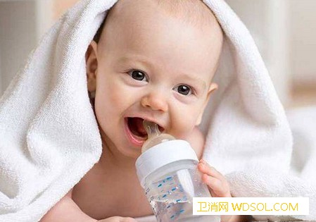 新生儿需要喂水喝吗_会有-奶粉-喝水-宝宝-