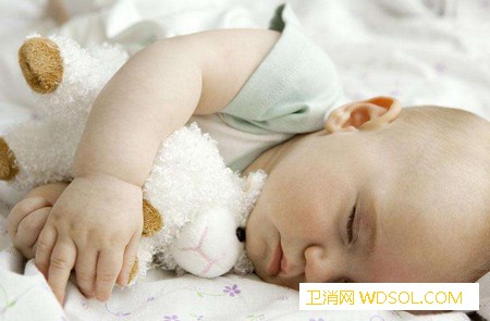 宝宝睡偏头了怎么纠正_月龄-头型-头骨-个月-