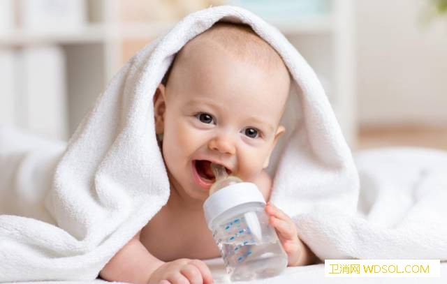 如何判断宝宝吃没吃饱_喂奶-母乳-吃饱-四个月-