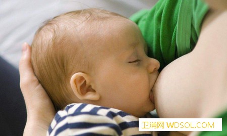 喂奶时宝宝老是睡着怎么办_吸吮-喂奶-乳房-吃奶-