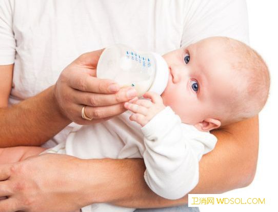 如何避免宝宝转奶期撞上厌奶？_肠胃-个月-妈咪-配方-