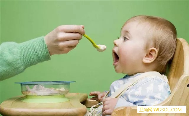宝宝什么时候吃辅食_吃了-母乳-营养素-辅食-