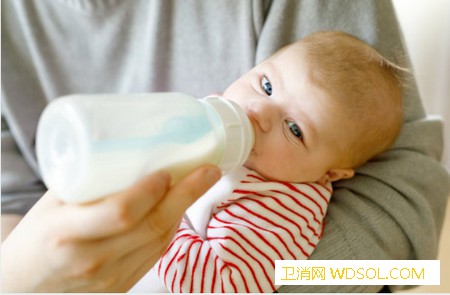 宝宝吃几口奶就睡该怎么办_吸吮-喂奶-睡着了-会儿-