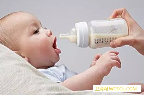 宝宝呛奶后的急救处理_奶汁-引流-侧卧-抢救-