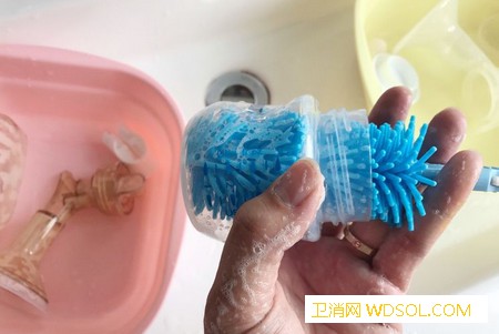 如何清洗宝宝奶瓶_奶嘴-奶瓶-细菌-消毒-