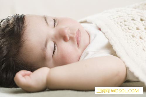 宝宝眼睛水肿的原因是什么_水肿-睡前-睡眠-状况-