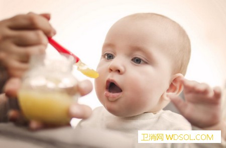 一岁前宝宝辅食吃什么好？什么不能吃_生长发育-蛋黄-米粉-食物-