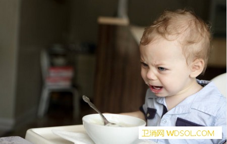 宝宝只吃母乳不吃辅食怎么办_用手-进食-食物-辅食-