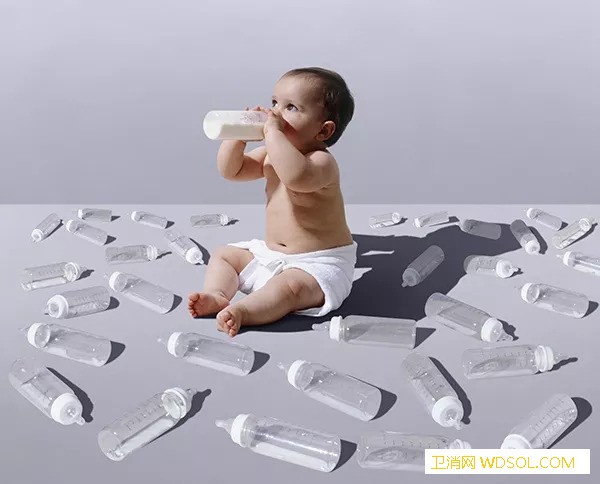 宝宝不足12个月别喝牛奶_母乳-腹泻-奶粉-牛奶-