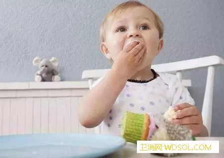 宝宝吃东西被噎住怎么办有四个急救方法_噎住-按压-异物-排出-