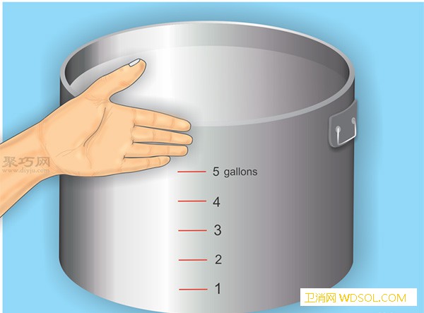 用个玻璃碗做蒸馏水教程教你怎么DIY蒸馏水_蒸馏水-锅盖-冷凝-鱼缸- ()