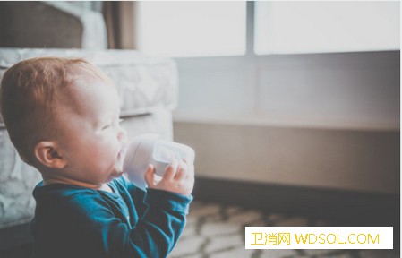 六个月以内的宝宝需要喝水吗_肾脏-水分-额外-喝水-