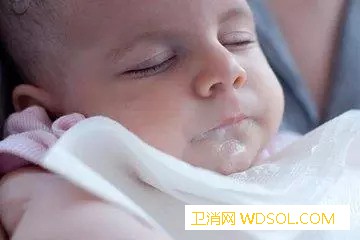 新生儿吃奶后经常吐奶是什么原因_喂奶-母乳-吃奶-导致-