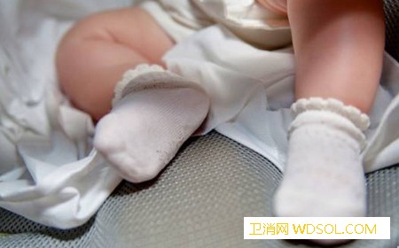 给宝宝穿袜子需要注意的事项有哪些_线头-尤其是-脚踝-袜子-
