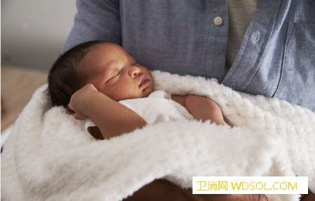 护理三个月以内的宝宝需要注意什么_母乳-睡眠-白天-宝宝-