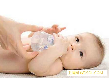 怎样让宝宝爱上喝水_尤其是-果汁-水分-喝水-
